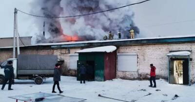 Склады сгорели в Иркутске на площади в 1,2 тысячи "квадратов"