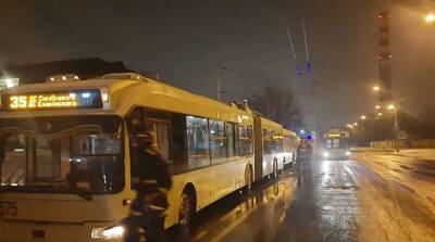 В Минске автобус насмерть сбил водителя троллейбуса, поправлявшего токоприемник