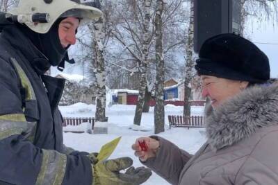 Владимирские спасатели подарили «Кулачок добра» местным жителям