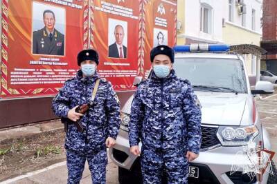 Астраханские Росгвардейцы спасли человека от смерти в сугробе