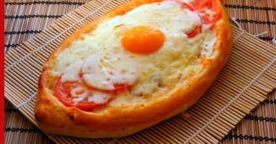 30 минут на кухне: пицца по-турецки "Пиде" с яйцом и помидорами
