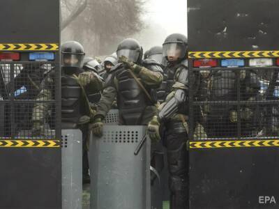 В Казахстане полиция сообщила о ликвидации в Алматы "десятков нападавших" на полицию и админздания