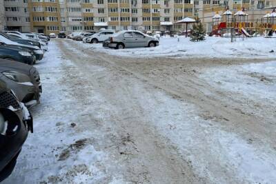 Тамбовчане жалуются на то, что дворы, тротуары и дороги не расчищают от снега