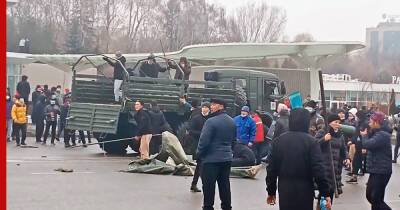 На площадь Республики в Алма-Ате снова стягиваются погромщики