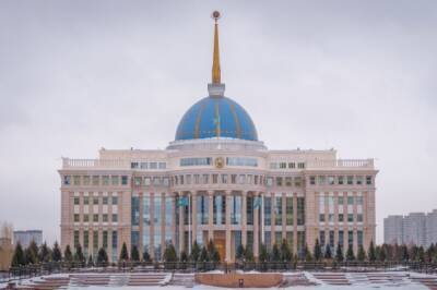 Президент Казахстана поручил восстановить работу банков и финорганизаций