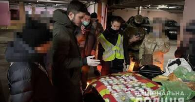 В Киеве задержали наркоторговцев с 1 кг кокаина (фото)