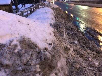 Жители Рябово пожаловались на заваленные снегом тротуары