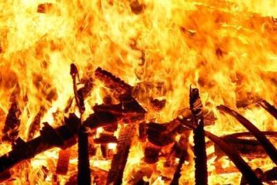 В Адлерском районе Сочи загорелся частный дом