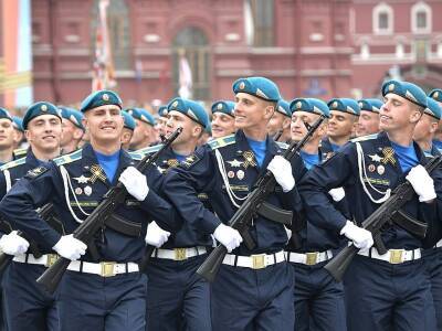 «Предотвратить разгул банд»: российские десантники вылетели в охваченный протестами Казахстан