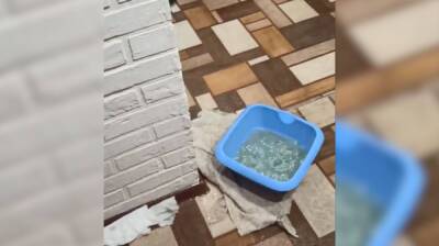 Воронежцы пожаловались на потоп в многоэтажке после ремонта крыши: появилось видео