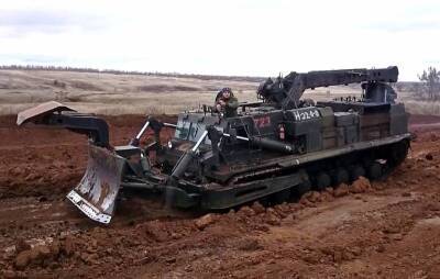 Forbes: Специальные машины БАТ-2 будут играть решающее значение при вторжении РФ на Донбасс