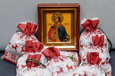 Иисус Христос - Рождественские подарки детям медиков, малоимущих и священнослужителей подготовил Фонд святой Екатерины - nakanune.ru - Екатеринбург