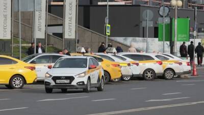 Ликсутов: 80% такси столицы приобретены благодаря поддержке правительства Москвы
