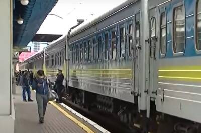 Пассажиров фирменного поезда "Укрзализныця" возмутил вагон: цена билета кусается, а комфорта нет