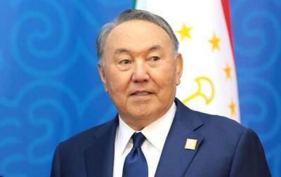 В Казахстане сносят памятник Назарбаеву