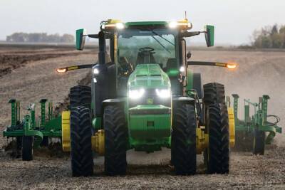 John Deere в 2022 году начнет выпускать автономный трактор