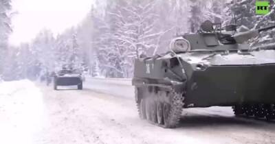 БМД-3 и командно-штабные машины: Россия перебрасывает бронетехнику в Казахстан (видео)