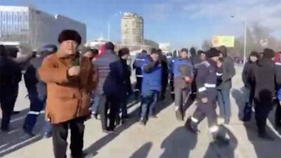 В казахстанском Актау протестующие начали расходиться с центральной площади