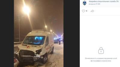 Один человек погиб в ДТП с машиной скорой помощи на М-10 в Ленобласти
