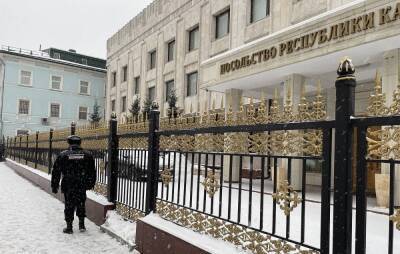 Возле посольства Казахстана в Москве задержали десять участников пикета