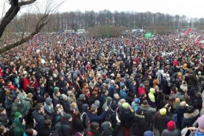 В Алматы и Актау начался новый сбор протестующих на площадях: что происходит в Казахстане