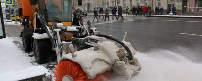 Смольный выделил на уборку всех районов Петербурга 308 снегоуборочных машин. Большая их часть стоит на месте