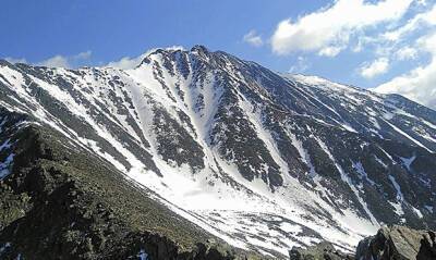 На горнолыжном курорте в Бурятии при сходе лавины погиб сноубордист