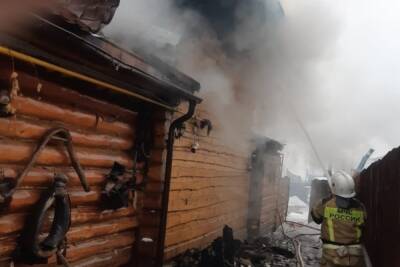 В Пензенском районе 18 спасателей тушили загоревшуюся двухэтажную баню