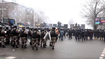 Силовики задержали около двух тысяч протестующих во время беспорядков в Алма-Ате