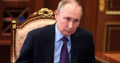 Путин поручил информировать людей о диспансеризации переболевших COVID