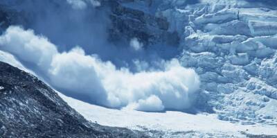 В Бурятии при сходе лавины на пике Дружбы погиб сноубордист