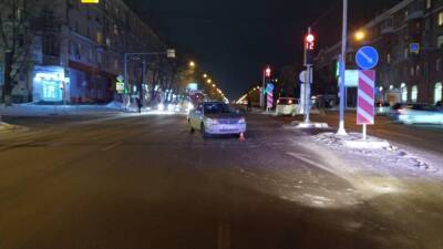 В Новосибирске водитель сбил 3-летнюю девочку и ее 10-летнюю сестру на светофоре