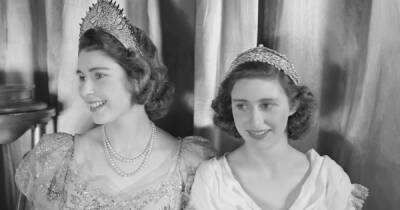 принц Уильям - Елизавета II - принц Чарльз - Елизавета Іі II (Ii) - принцесса Маргарет - Елизавета Іі - Редкий кадр. Фото 18-летней Елизаветы II продают на аукционе - focus.ua - Украина - Англия