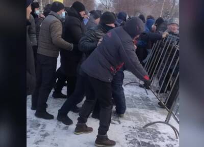 Касым-Жомарт Токаев - Салтанат Азирбек - Полиция отразила нападение на ОВД в Алма-Ате - govoritmoskva.ru - Казахстан - Алма-Ата