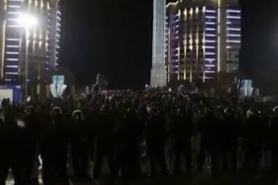 МВД Казахстана пообещало уничтожать вооруженных протестующих