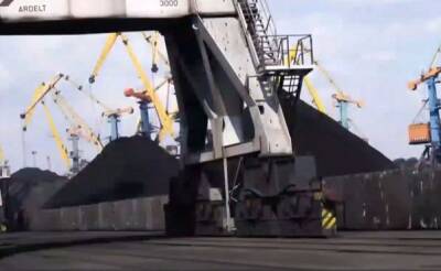 Компания "ДТЭК Энерго" Рината Ахметова поставила в Украину морем 350 тыс. тонн угля из США и Колумбии