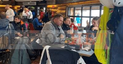 Сидели за столом: Зеленского заметили в Буковеле с Ермаком и Демченко (фото)