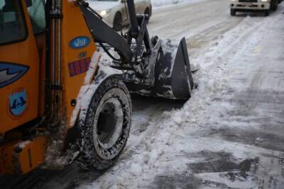 На Выборгском шоссе снегоуборочный трактор ударил школьницу - neva.today - Санкт-Петербург