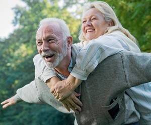 Как жить дольше: эксперты называют 4 ключевых привычки долгожителей