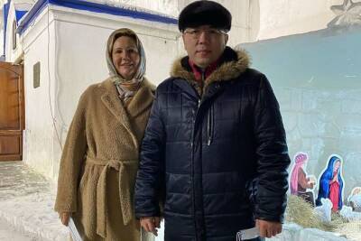 Алексей Цыденов с супругой поздравили жителей Бурятии с Рождеством
