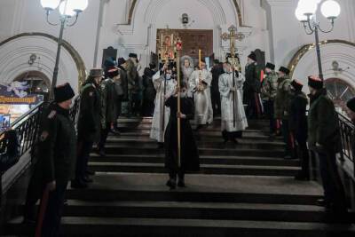 Праздничное богослужение и крестный ход прошли в Красноярске на Рождество