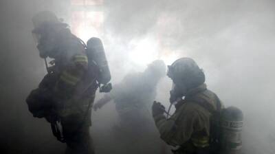 В Малокурильском пожарные потушили деревянный дом