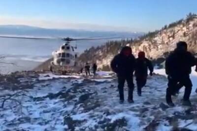 Пострадавшего при сходе лавины в Бурятии сноубордиста эвакуировали на вертолете