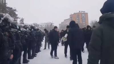 Военные заявили о начале «зачистки» на центральной площади в Алма-Ате