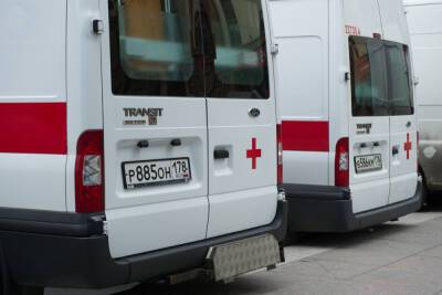Неизвестные подкинули израненное тело мужчины к станции скорой помощи в Петербурге