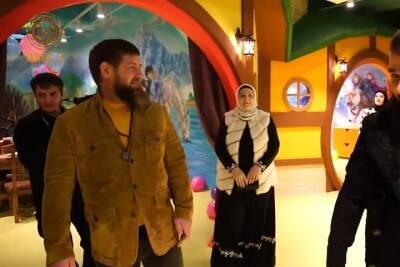 Кадыров показал отдых в «Грозный-Молл» с семьей