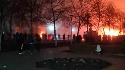 Вооруженные боевики забаррикадировались в здании телеканала «Мир» в Алма-Ате