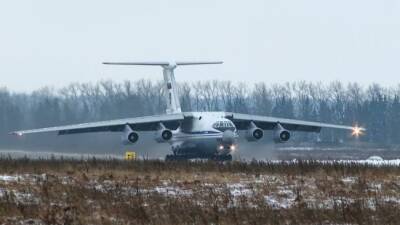 Миротворцев в Казахстан круглосуточно переправляют более 70 самолетов ВКС России