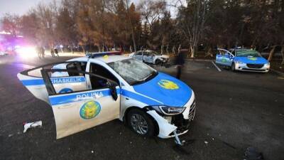 Избиение силовика железными прутьями в Алма-Ате сняли на видео