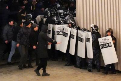 "Газовые" протесты: в Казахстане ввели критический уровень террористической опасности